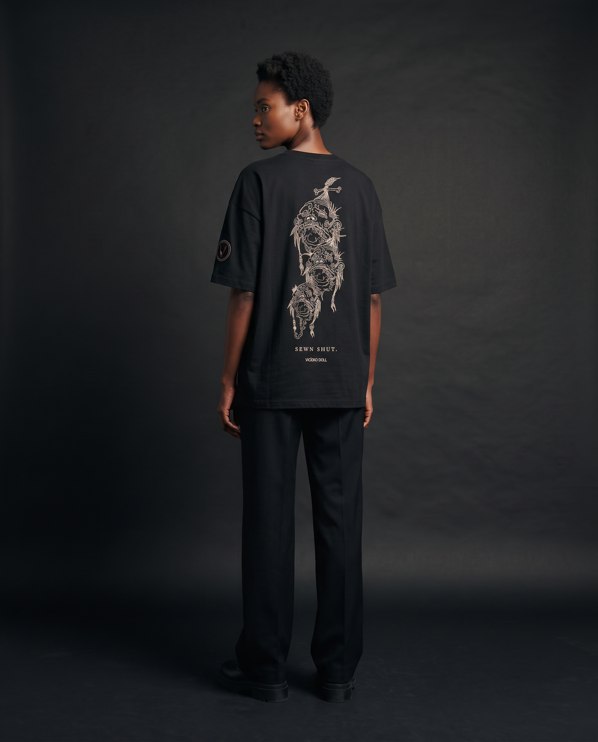 חולצת הראשים · Sewn Shut Tee