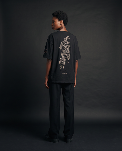 חולצת הראשים · Sewn Shut Tee