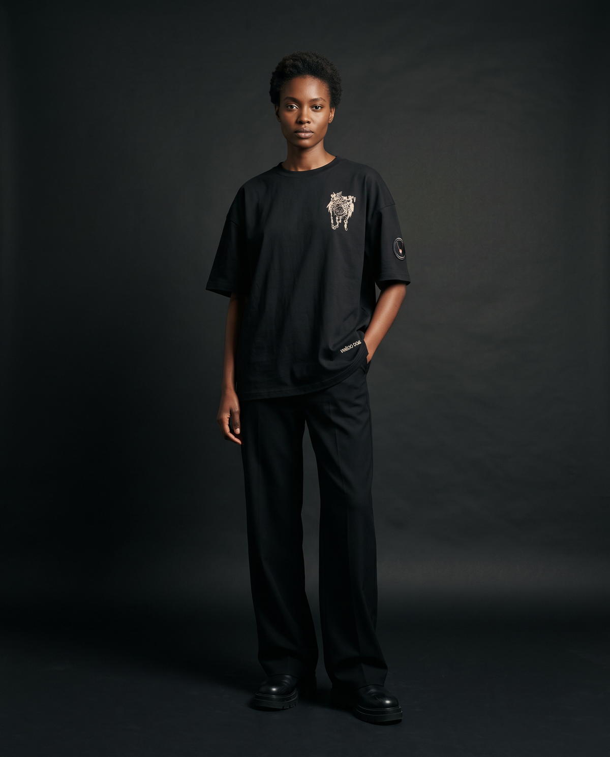 חולצת הראשים · Sewn Shut Tee
